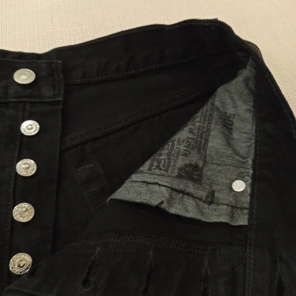 Levis 501 Jean Shorts Womens Size 28 Black Stowaway Distressed Cutoffs - Picture 10 of 16